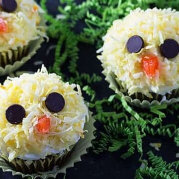 Easter Chicks Cupcakes - A cute cupcake decorating idea for Easter!