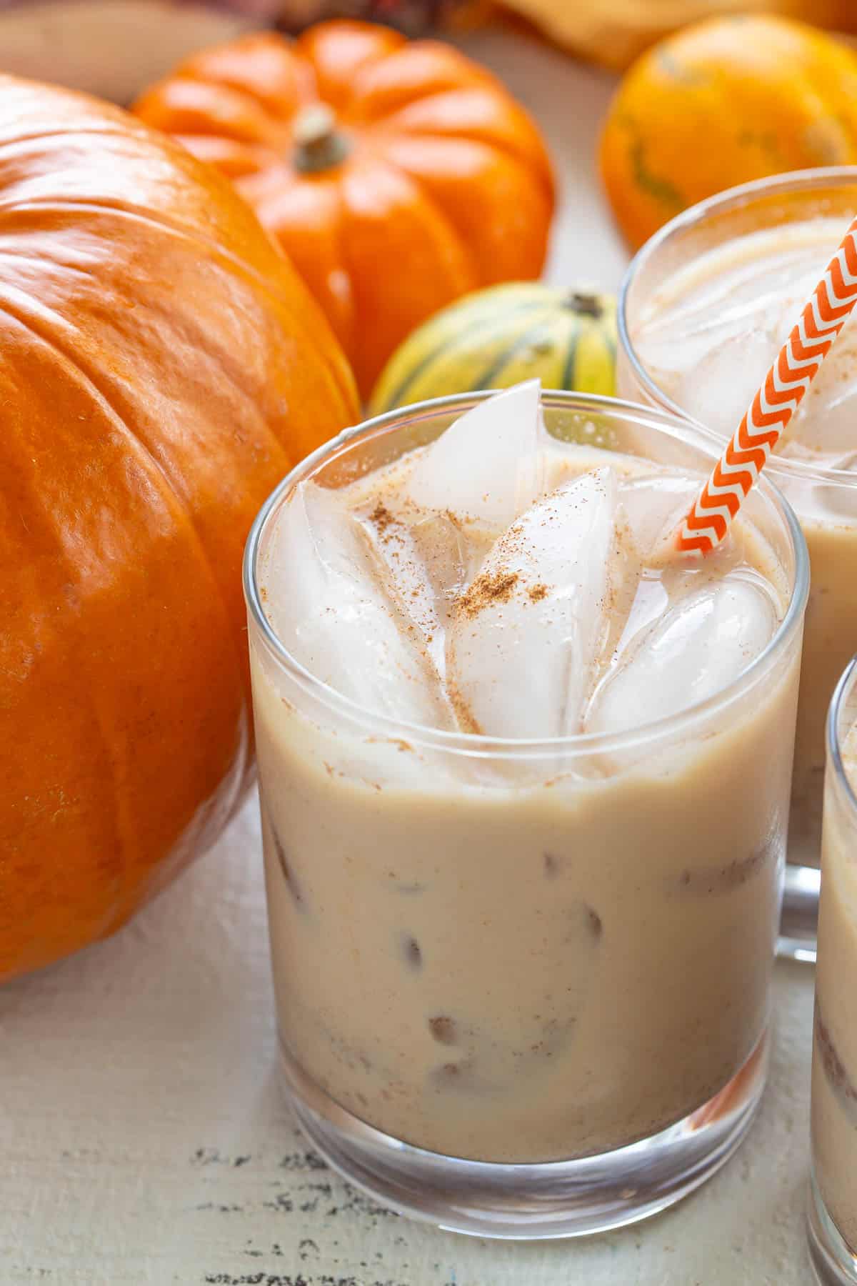Front view of a pumpkin spice white Russian cocktail.